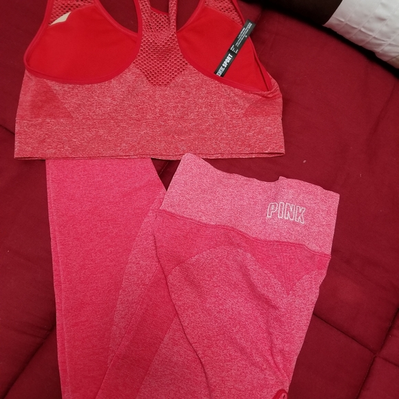 Matching sportsbra and seamless leggings - Picture 2 of 4